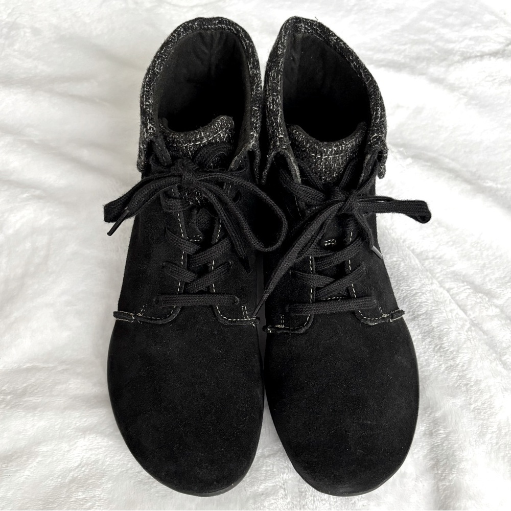CLARKS Roseville Lace Up Black Suede Ankle Bootie--NEW--8